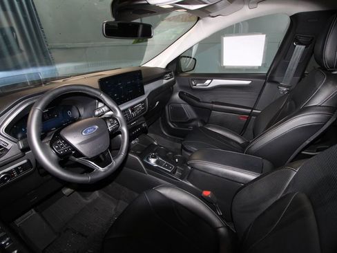 Used 2025 Ford Escape Platinum w/ Premium Technology Package image 2