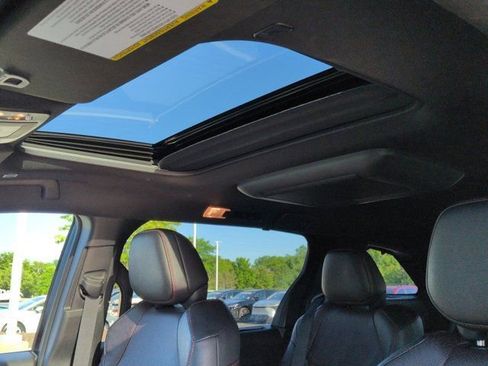 Used 2025 Toyota Sienna XSE AWD/4WD image 10