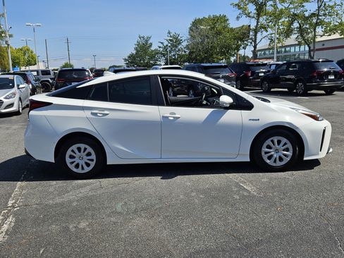 Used 2019 Toyota Prius LE FWD image 5