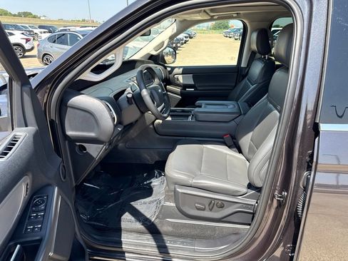 Used 2025 Ford Expedition Active AWD/4WD image 19