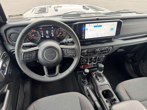 Used 2025 Jeep Wrangler Rubicon image 11