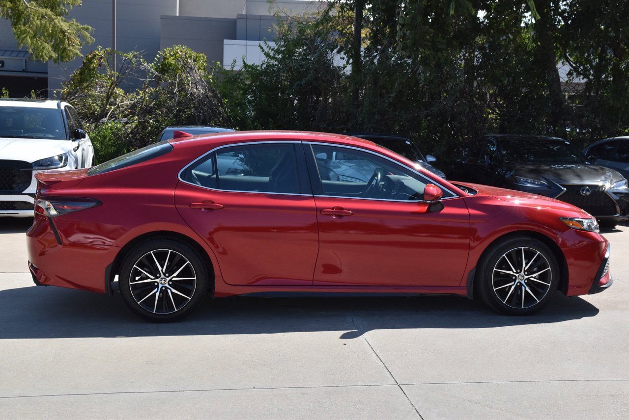 Used 2022 Toyota Camry SE w/ Convenience Package FWD image 6