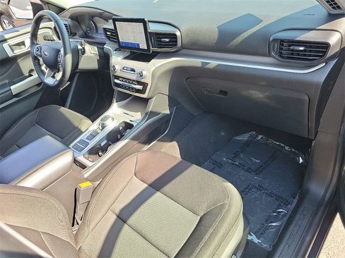 Used 2023 Ford Explorer XLT image 16