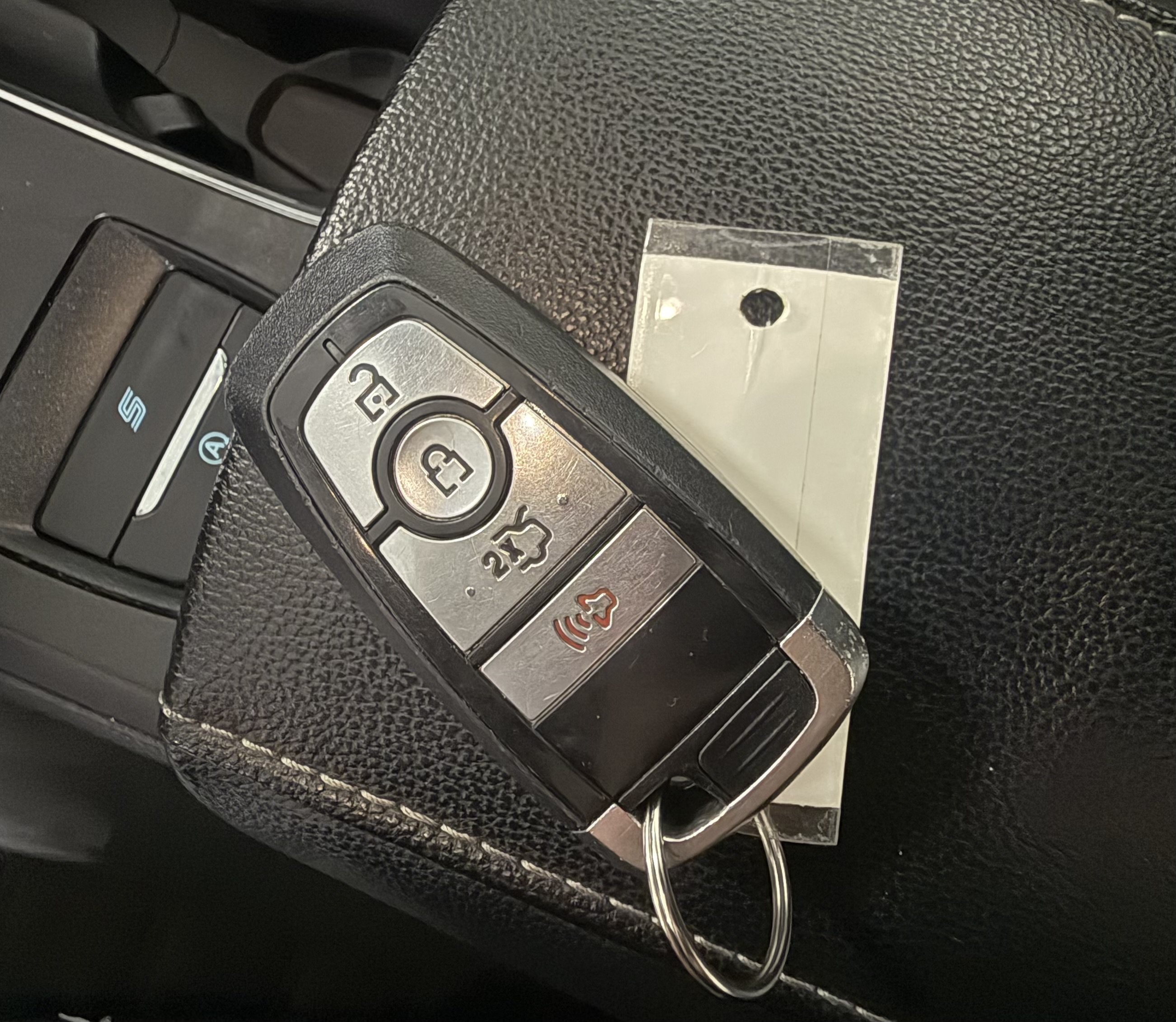 Used 2020 Ford Fusion SE FWD image 25