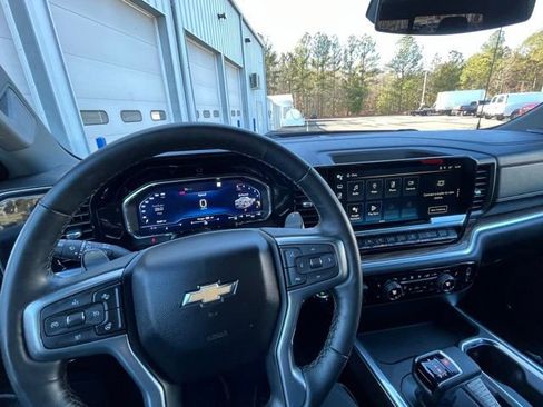 Used 2023 Chevrolet Silverado 1500 LT image 18