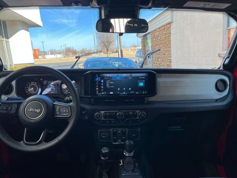 Used 2025 Jeep Wrangler Sport S image 32