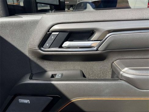 Used 2025 GMC Sierra 2500 AT4 w/ AT4 Premium Plus Package image 17