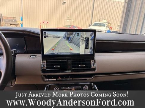 Used 2022 Lincoln Navigator Reserve AWD/4WD image 14