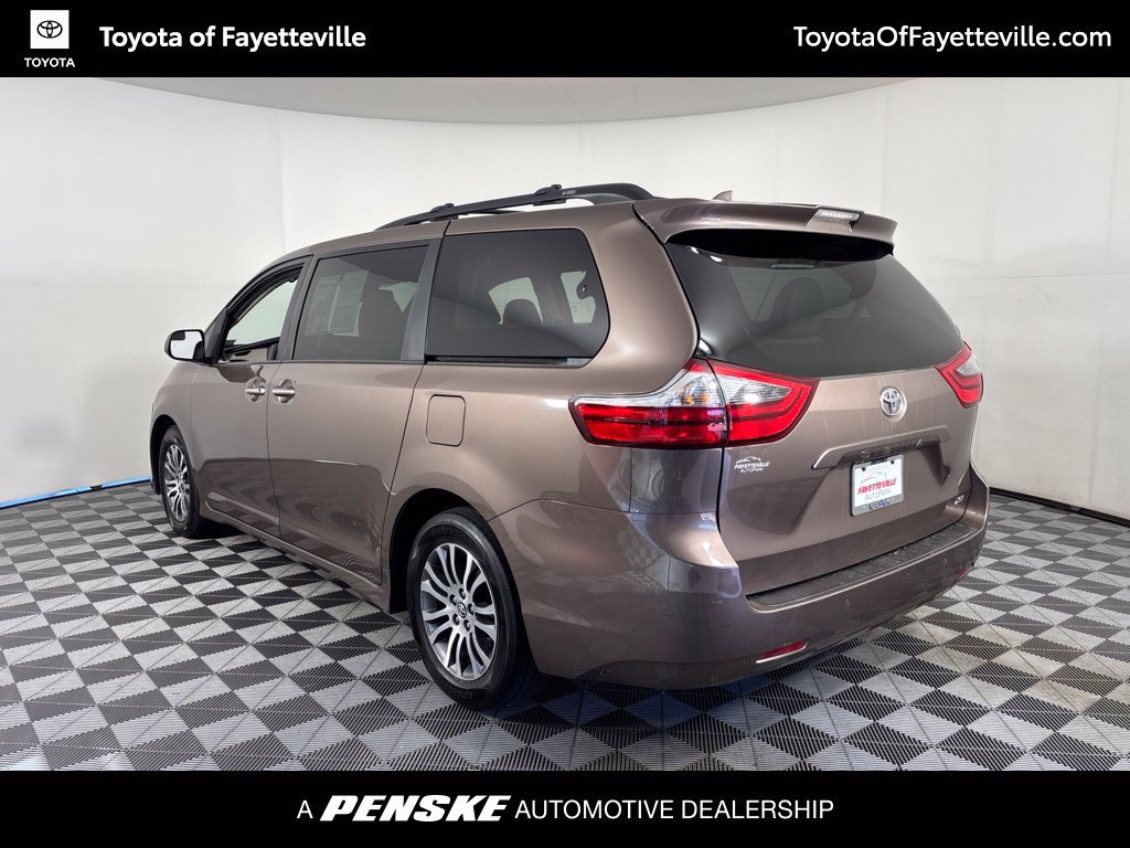 Used 2020 Toyota Sienna XLE w/ XLE Navigation Package FWD image 8