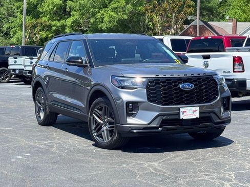 Used 2025 Ford Explorer ST-Line w/ ST-Line Street Pack AWD/4WD image 1