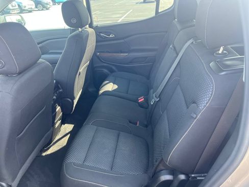 Used 2022 GMC Acadia SLE AWD/4WD image 15