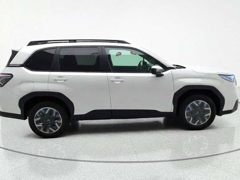 Certified 2025 Subaru Forester Premium AWD/4WD image 8