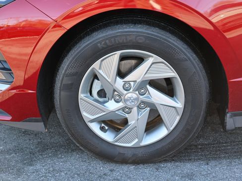 Certified 2025 Hyundai Sonata SE image 9