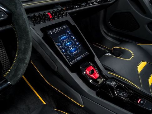 Used 2023 Lamborghini Huracan EVO image 24