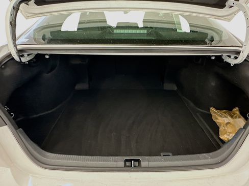 Used 2025 Toyota Camry SE image 30