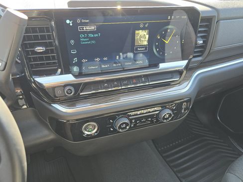 Used 2022 Chevrolet Silverado 1500 LT AWD/4WD image 35