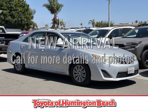 Used 2012 Toyota Camry LE FWD image 1