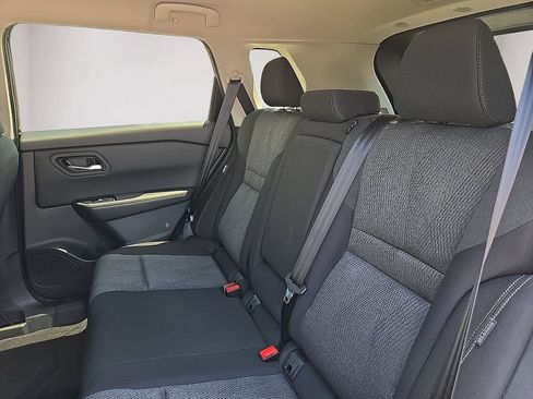 Used 2025 Nissan Rogue SV FWD image 9