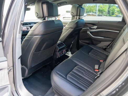 Used 2019 Audi e-tron Prestige w/ Prestige Package AWD/4WD image 20
