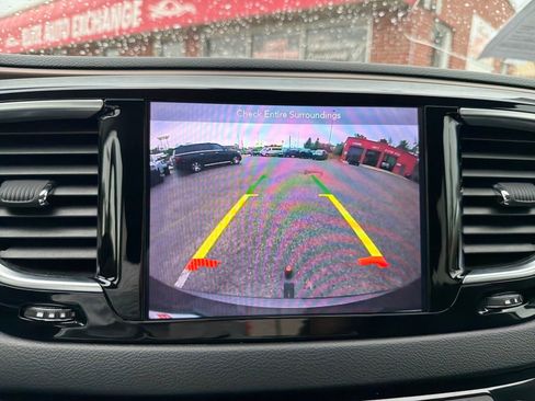 Used 2018 Chrysler Pacifica Touring-L Plus w/ Tire & Wheel Group FWD image 22
