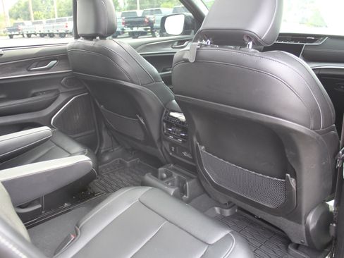 Used 2024 Jeep Grand Cherokee L Limited w/ Luxury Tech Group II AWD/4WD image 25