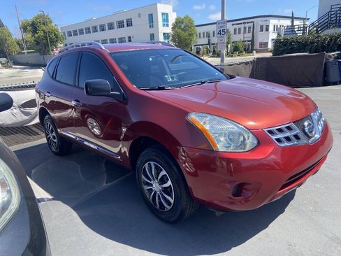 Used 2015 Nissan Rogue S w/ Convenience Package AWD/4WD image 2