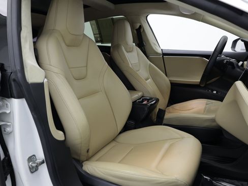 Used 2016 Tesla Model S 70 RWD image 32