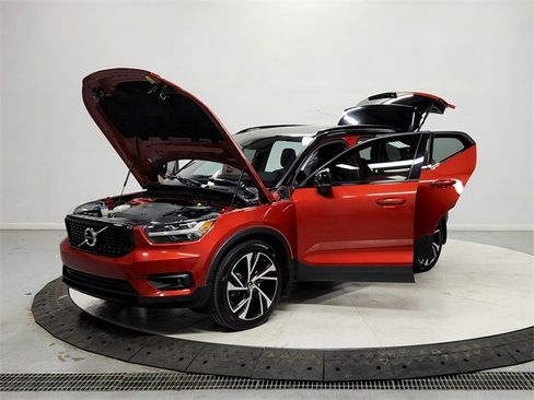 Used 2021 Volvo XC40 T5 R-Design w/ Protection Package image 11