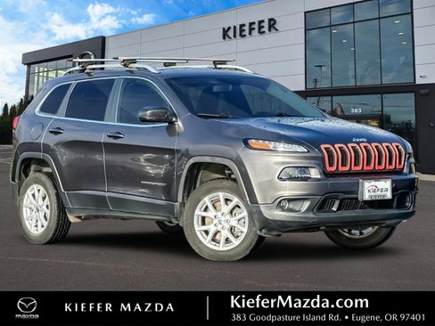 Used 2018 Jeep Cherokee Latitude Plus w/ Comfort/Convenience Group image 1