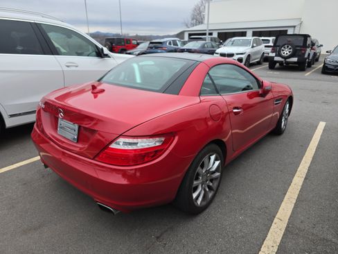 Used 2016 Mercedes-Benz SLK 300 image 2