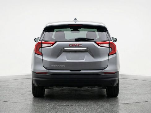 Used 2024 GMC Terrain SLE FWD image 7