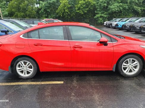 Used 2017 Chevrolet Cruze LT w/ Convenience Package FWD image 7