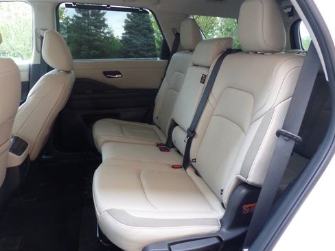 Used 2022 Nissan Pathfinder SL w/ SL Black Package AWD/4WD image 25