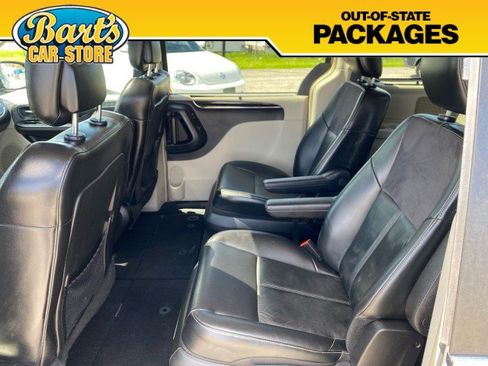 Used 2015 Chrysler Town & Country Limited Platinum FWD image 17