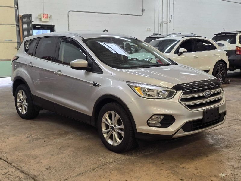 Used 2017 Ford Escape SE FWD image 1