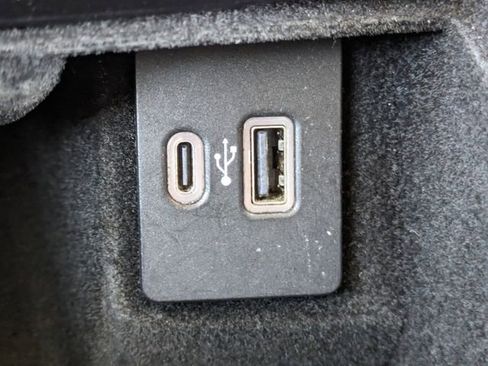 Used 2022 Lincoln Nautilus FWD w/ Premium Package image 25