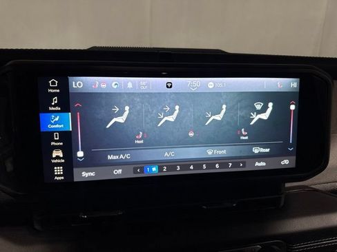 Used 2025 Jeep Wrangler Unlimited Sahara AWD/4WD image 16