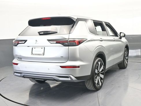 New 2026 Mitsubishi Outlander SE image 5