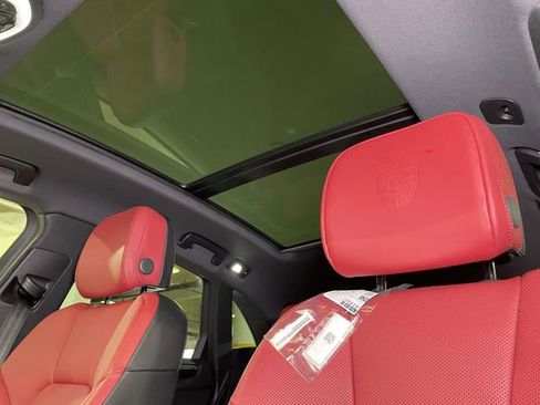 New 2026 Porsche Macan image 18