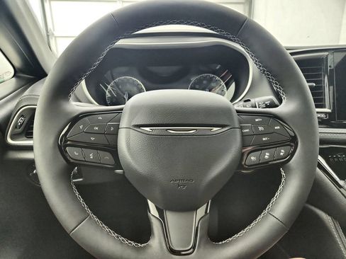 New 2027 Chrysler Pacifica Limited w/ Family Tech Group AWD/4WD image 21