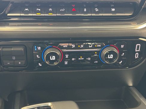 Used 2024 Chevrolet Silverado 1500 High Country w/ Technology Package AWD/4WD image 46