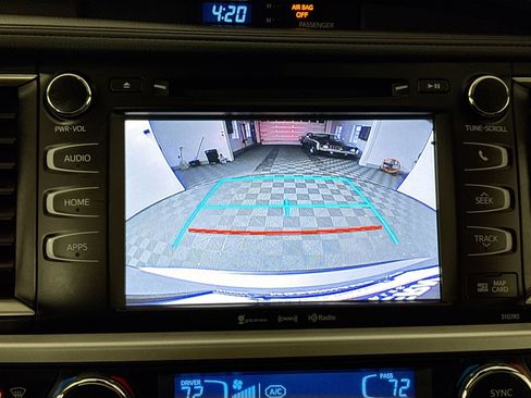 Used 2019 Toyota Highlander XLE image 26