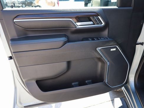 Used 2024 GMC Sierra 2500 SLT w/ SLT Premium Package image 11