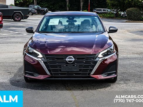 Used 2025 Nissan Altima 2.5 SV FWD image 11