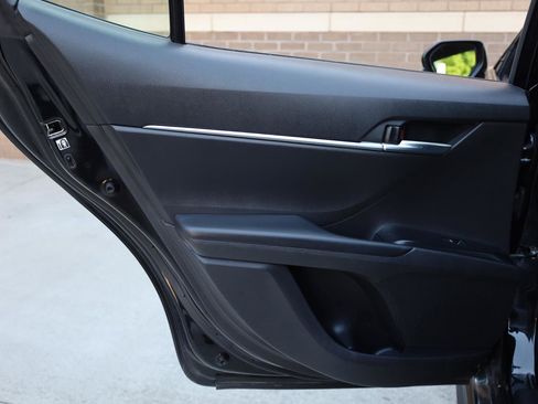 Used 2018 Toyota Camry SE FWD image 18
