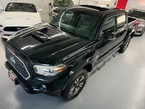 Used 2018 Toyota Tacoma TRD Sport image 22