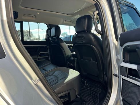 Used 2020 Land Rover Defender 110 First Edition image 27