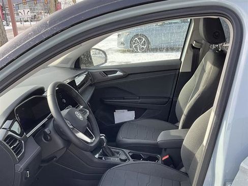 New 2026 Volkswagen Taos SE image 7