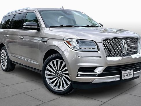 Used 2020 Lincoln Navigator Reserve w/ Luxury Package image 3