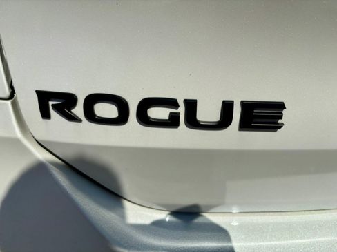 Used 2018 Nissan Rogue SV AWD/4WD image 33